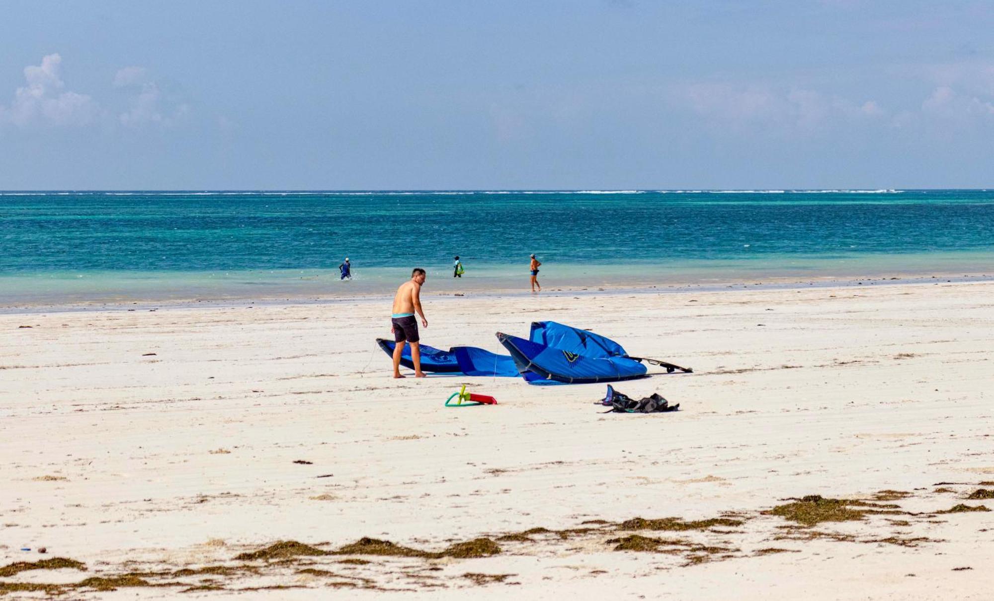 Soul Breeze Beach Resort เดียนีบีช ภายนอก รูปภาพ